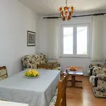 Διαμέρισμα Mario - Veliki Stan Za Odmor - Terasa- Vrt - Bazen - Pogled More, Izoliran Orasac