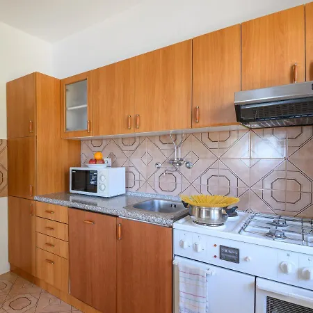 Mario - Veliki Stan Za Odmor - Terasa- Vrt - Bazen - Pogled More, Izoliran Apartamento