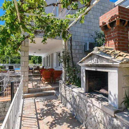 Mario - Veliki Stan Za Odmor - Terasa- Vrt - Bazen - Pogled More, Izoliran Apartamento *