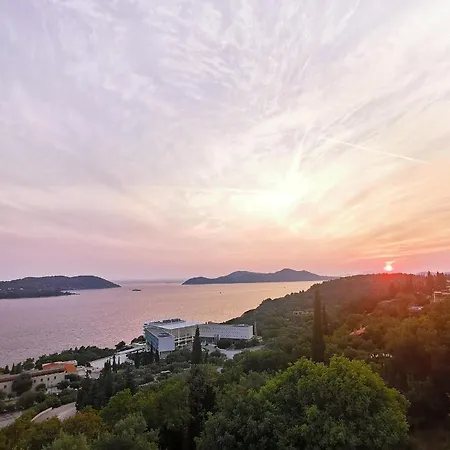 Mario - Veliki Stan Za Odmor - Terasa- Vrt - Bazen - Pogled More, Izoliran Apartamento