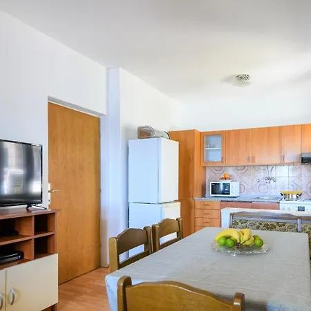 Mario - Veliki Stan Za Odmor - Terasa- Vrt - Bazen - Pogled More, Izoliran Apartamento