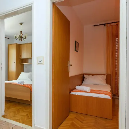 Mario - Veliki Stan Za Odmor - Terasa- Vrt - Bazen - Pogled More, Izoliran