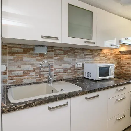 Mario - Veliki Stan Za Odmor - Terasa- Vrt - Bazen - Pogled More, Izoliran Appartement Orasac