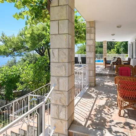 Mario - Veliki Stan Za Odmor - Terasa- Vrt - Bazen - Pogled More, Izoliran Apartamento