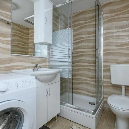 Appartement Mario - Veliki Stan Za Odmor - Terasa- Vrt - Bazen - Pogled More, Izoliran