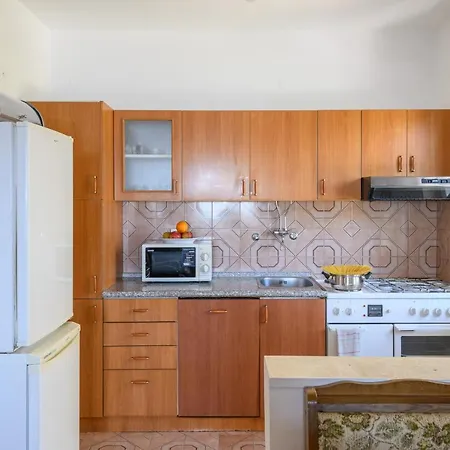 Mario - Veliki Stan Za Odmor - Terasa- Vrt - Bazen - Pogled More, Izoliran