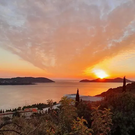 Mario - Veliki Stan Za Odmor - Terasa- Vrt - Bazen - Pogled More, Izoliran Apartamento *